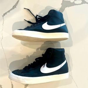 Nike Black and White Blazers size 9